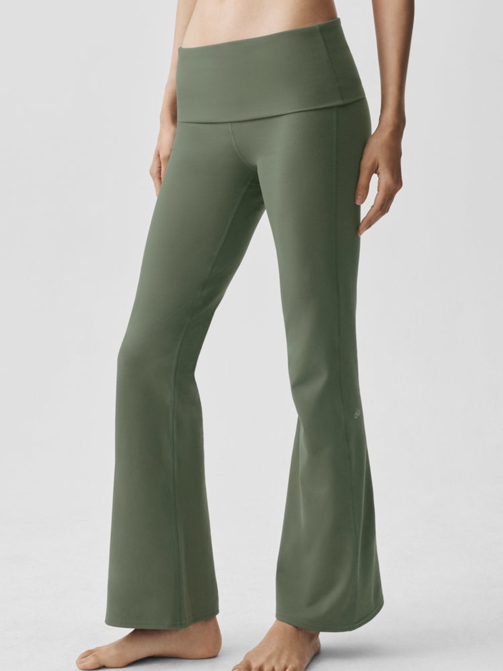 NWT Alo Yoga Softsculpt 7/8 Foldover Flare Legging size Medium in Bamboo Green